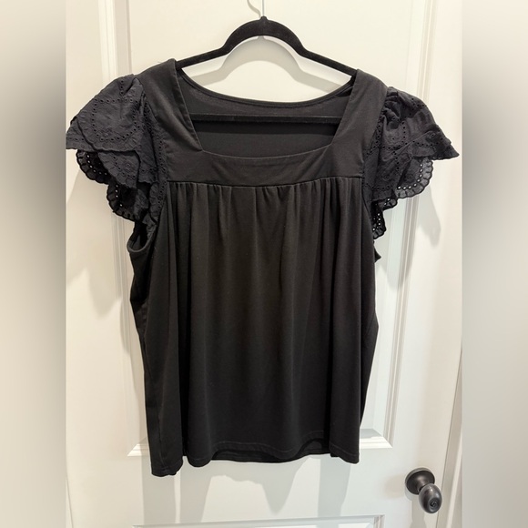 Chic Black Eyelet Sleeve Women's Blouse - Picture 1 of 4